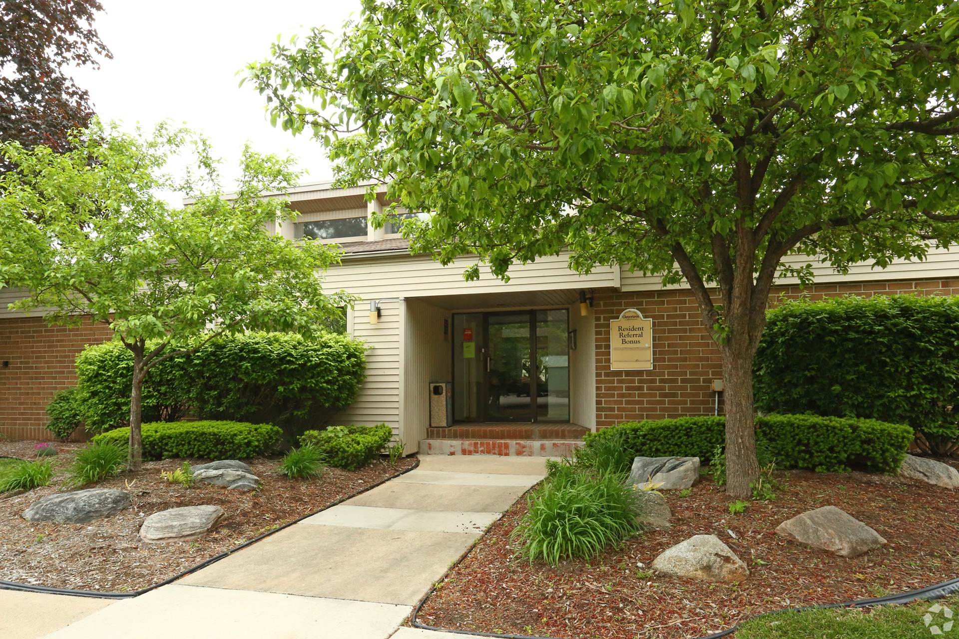 Clovertree Apartments exterior in Flint Michigan
