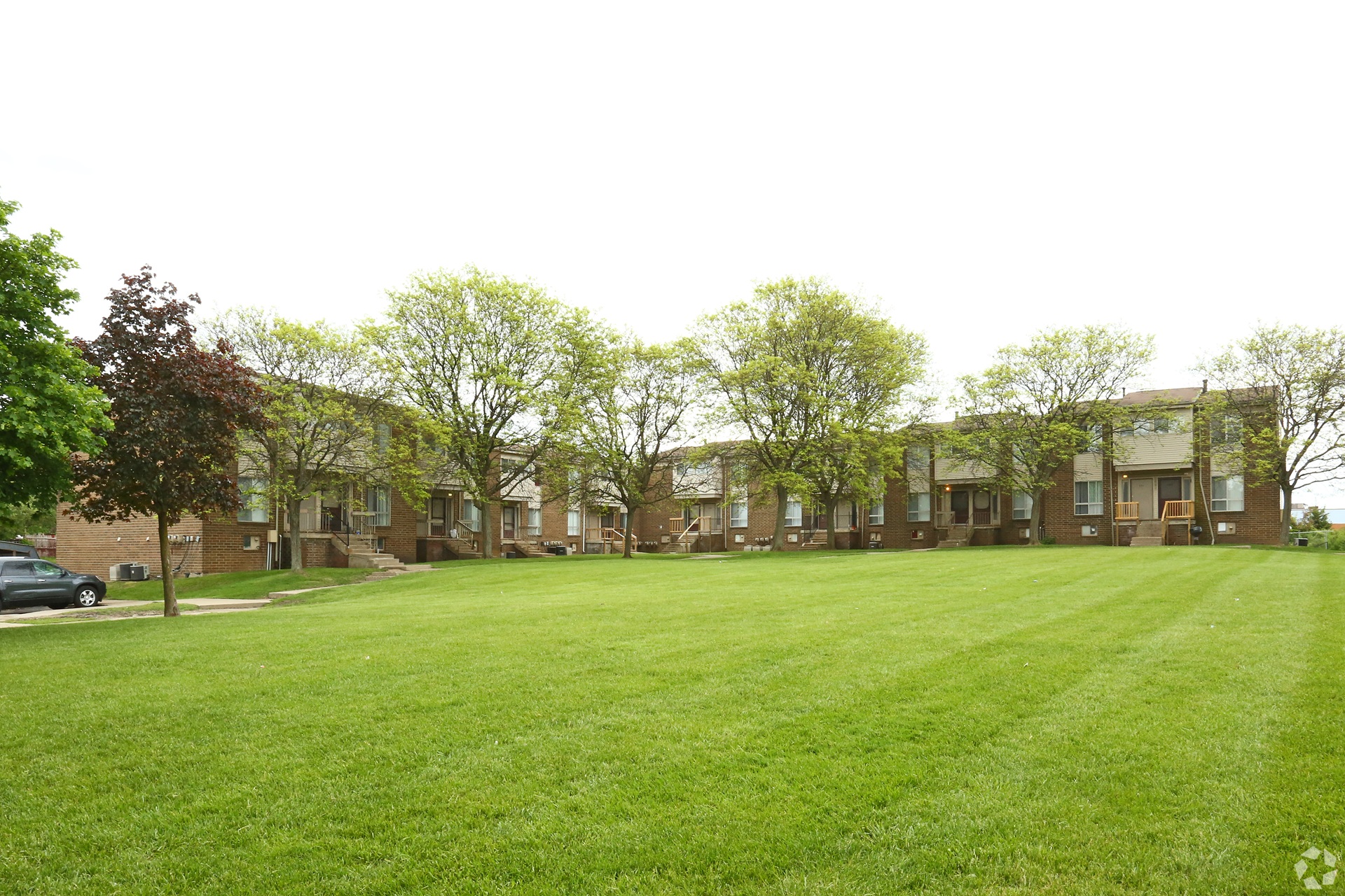 Clovertree Apartments exterior in Flint Michigan