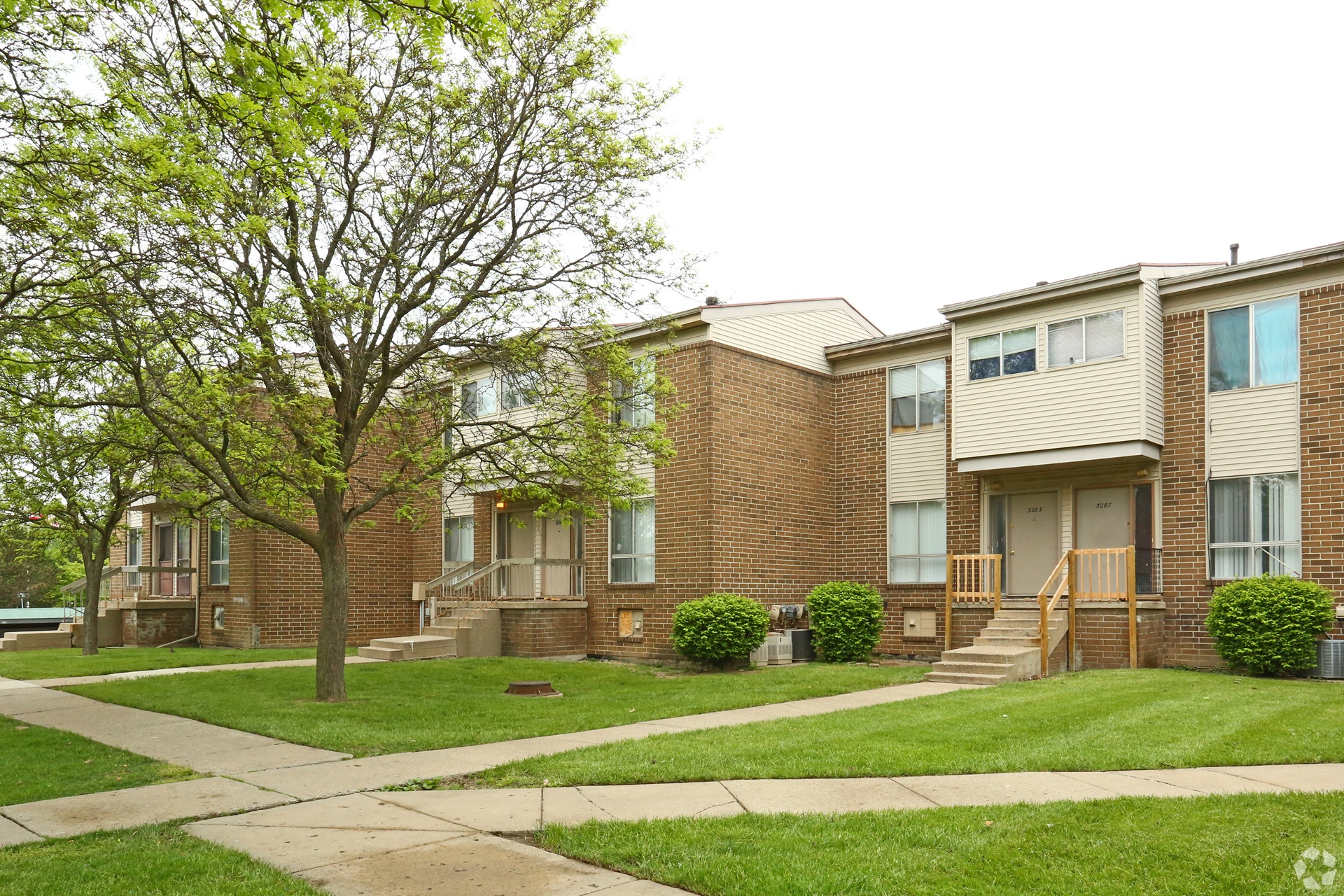 Clovertree Apartments exterior  in Flint Michigan