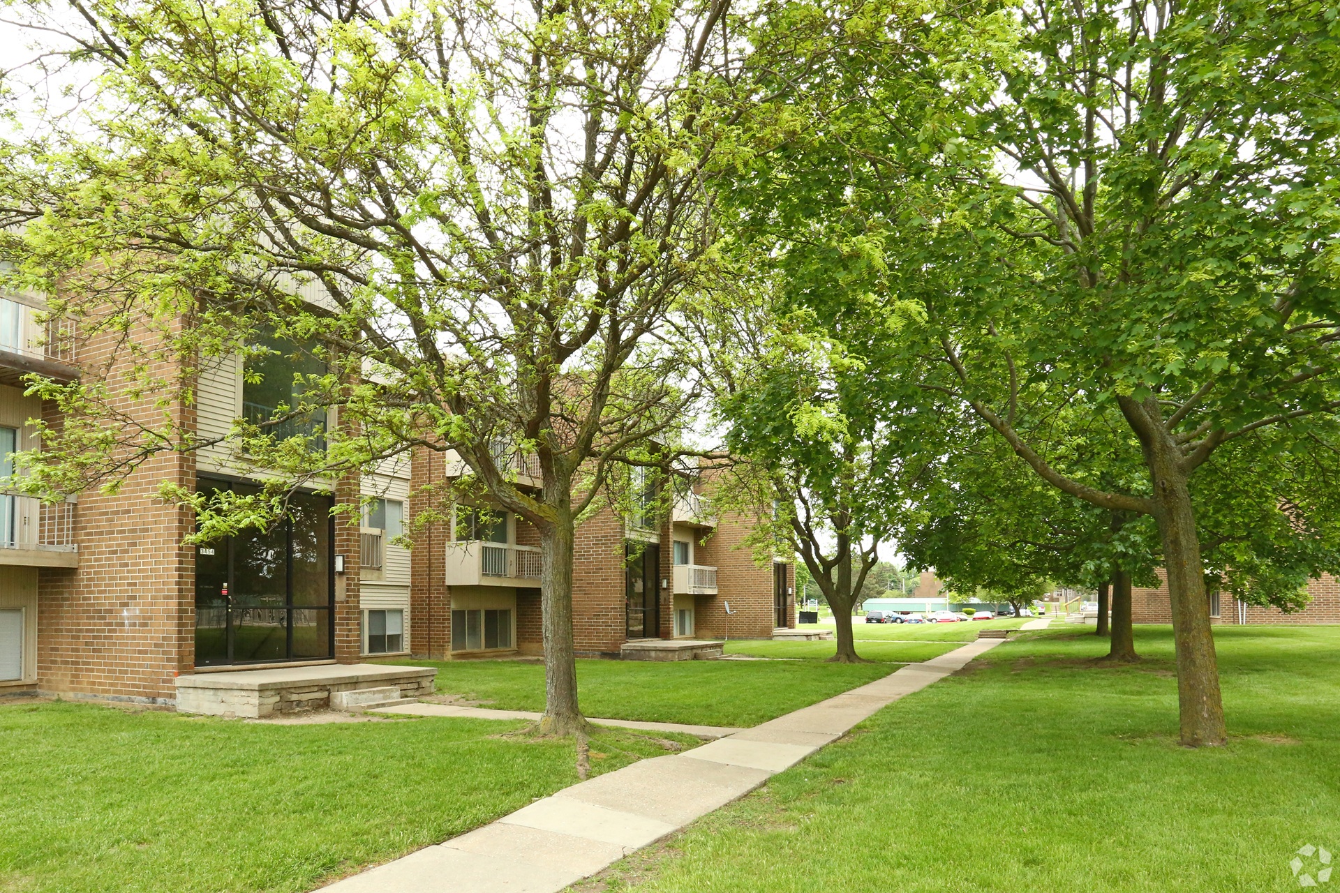 Clovertree Apartments exterior in Flint Michigan