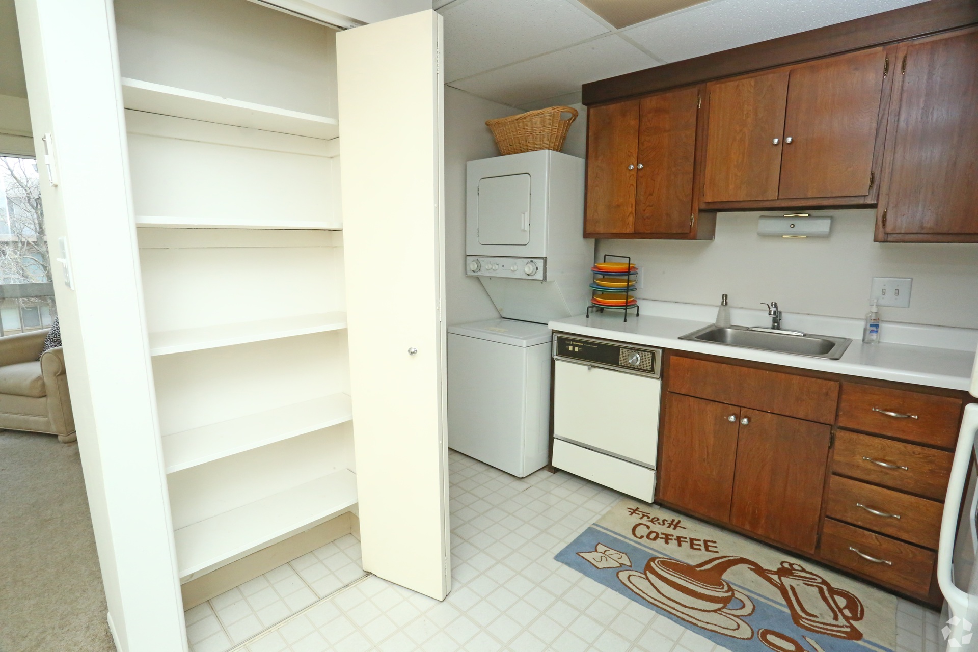 Clovertree Apartments kitchen in Flint Michigan