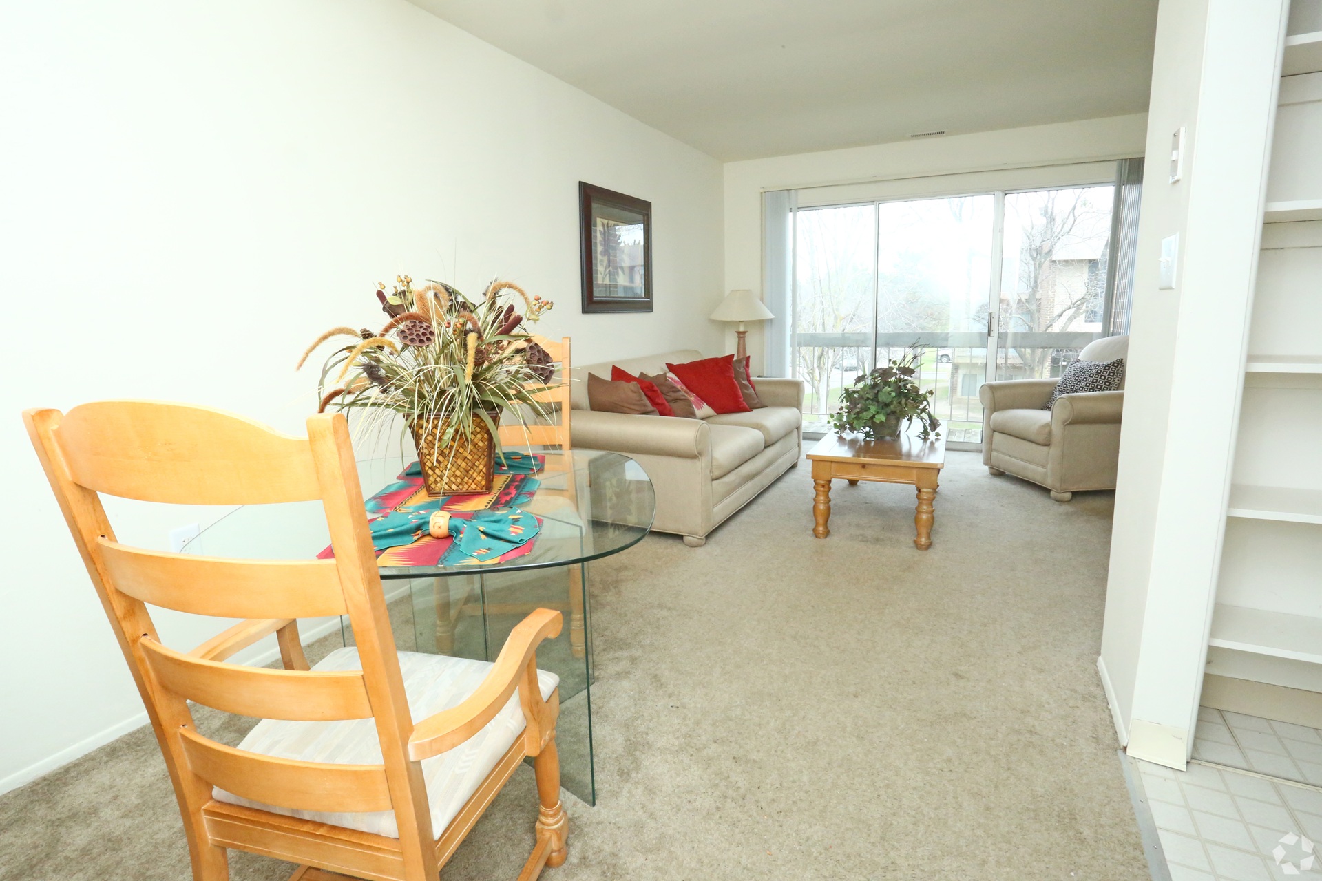 Clovertree Apartments living room in Flint Michigan