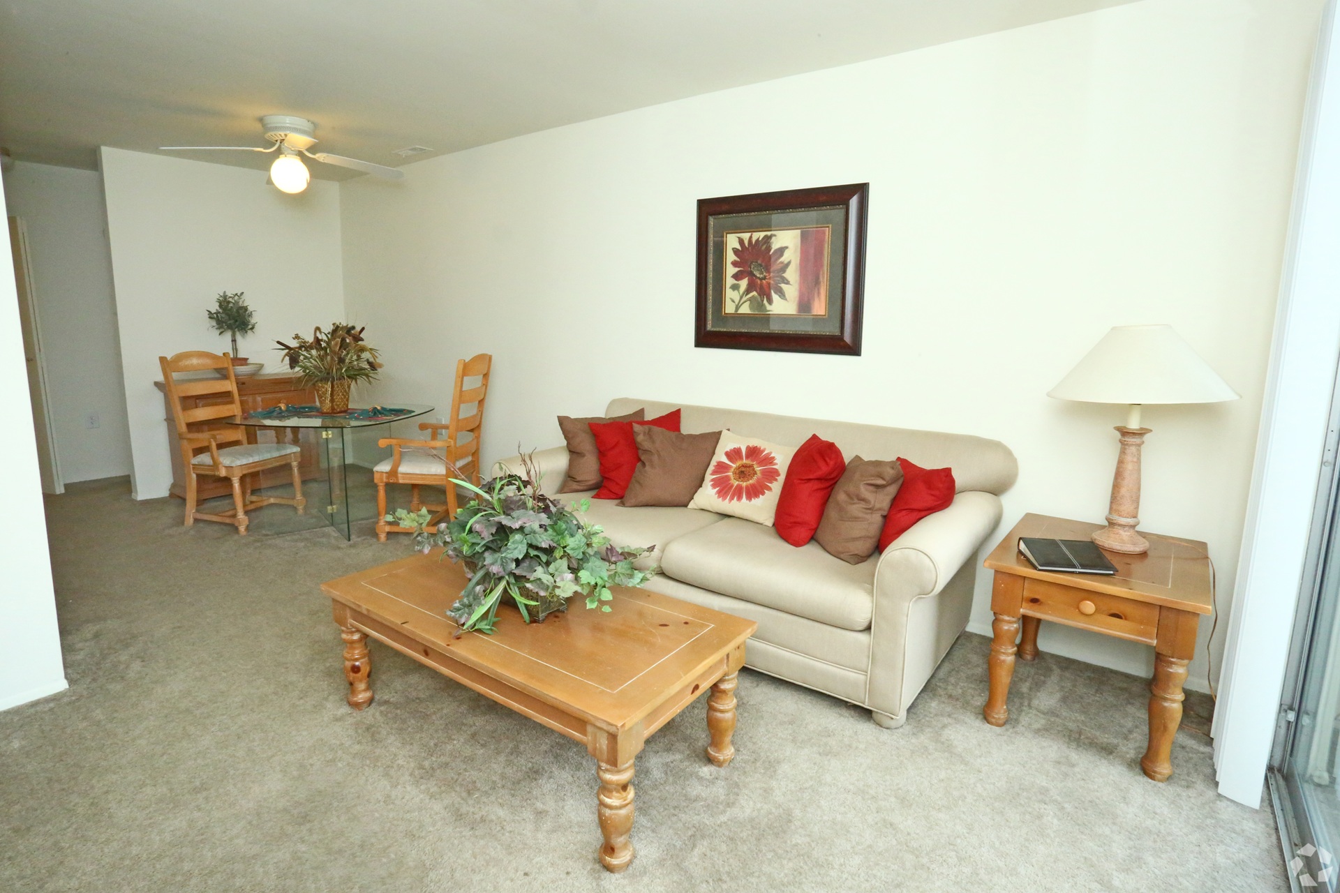 Clovertree Apartments floor plan and interior preview in Flint, MI